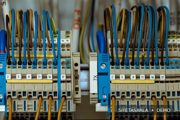Elektrik dağıtım ve enerji altyapısı fotoğrafı
