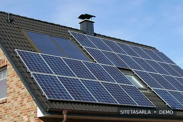 Güneş enerjisi paneli fotoğrafı
